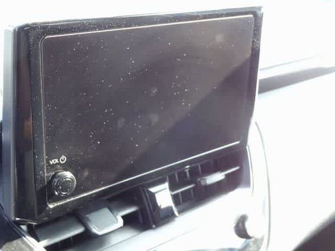 Used 2025 Toyota Corolla Cross LE image 17