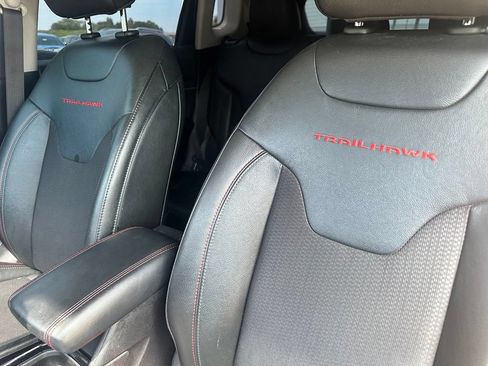 Used 2022 Jeep Compass Trailhawk w/ Trailhawk Convenience Group AWD/4WD image 15