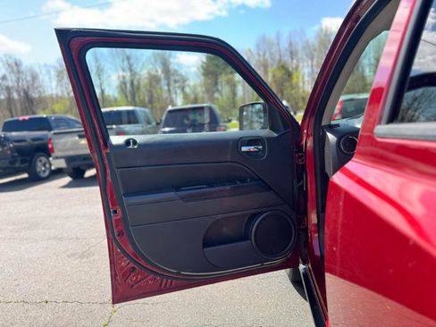 Used 2016 Jeep Patriot Latitude image 9