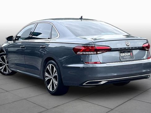Used 2022 Volkswagen Passat 2.0T SE FWD image 11