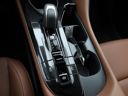 New 2025 Toyota Crown Signia image 22