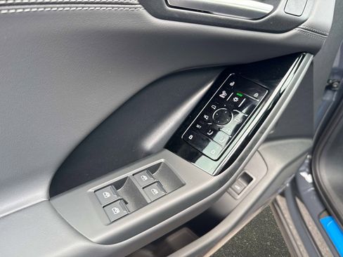 New 2025 Audi Q6 e-tron Premium Plus image 17