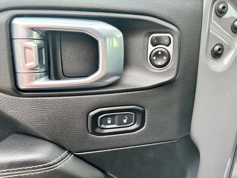 Used 2021 Jeep Wrangler Unlimited Sahara w/ Uconnect 4C Nav & Sound Group AWD/4WD image 22