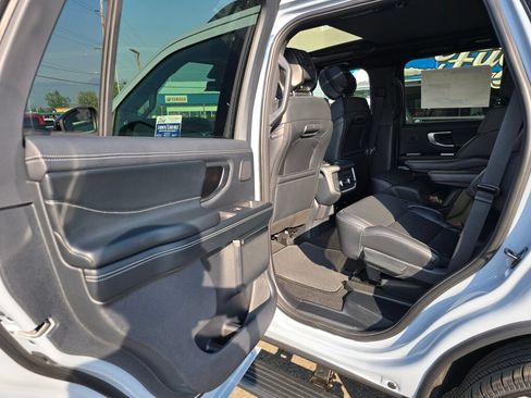 New 2027 Ford Expedition Platinum w/ Stealth Performance Package AWD/4WD image 10