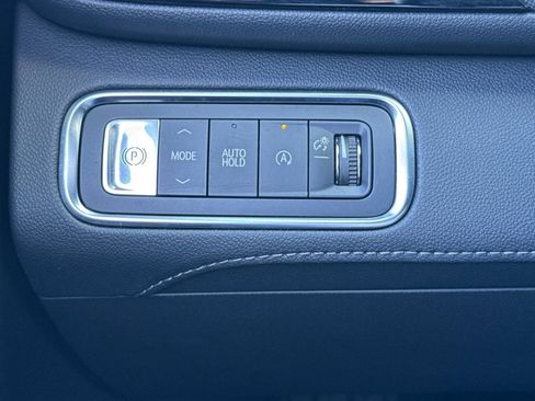 Used 2025 Buick Enclave Preferred image 39