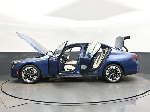 New 2026 BMW 530i w/ Premium Package image 46