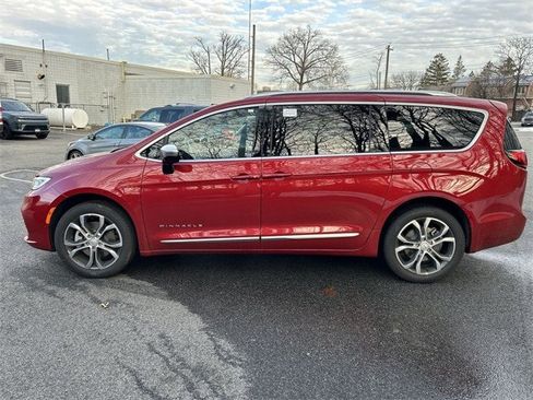 New 2026 Chrysler Pacifica Pinnacle image 5