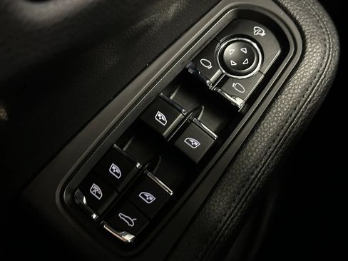 Used 2023 Porsche Macan Turbo AWD/4WD image 31