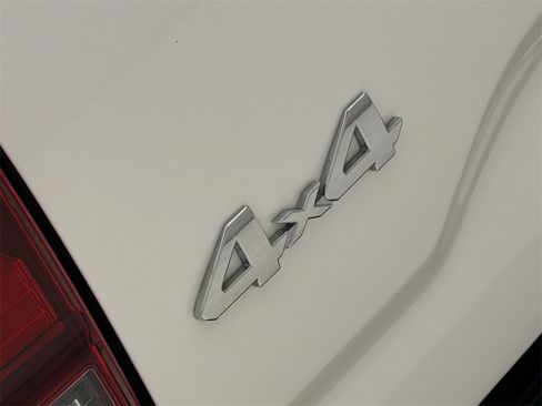 Used 2022 Toyota Tacoma SR image 10