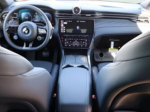New 2025 Maserati Grecale GT image 15