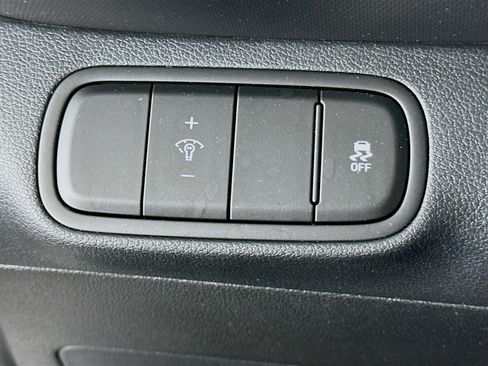 Used 2025 Hyundai Venue SEL FWD image 17