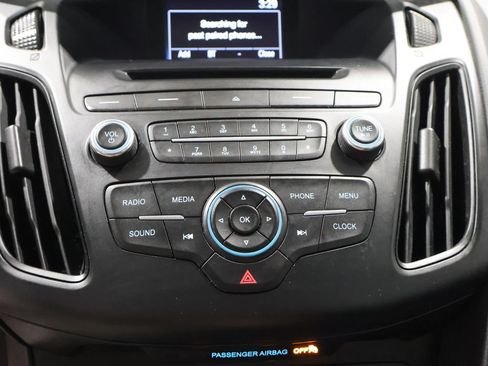 Used 2015 Ford Focus SE w/ SE Cold Weather Package FWD image 27