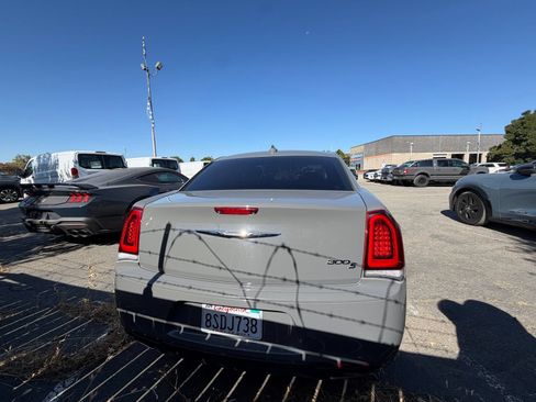Used 2019 Chrysler 300 S RWD image 4