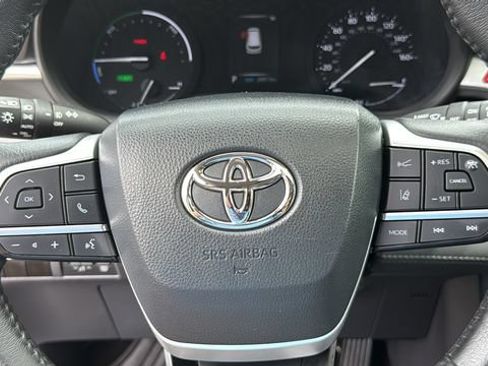 Certified 2024 Toyota Sienna XLE w/ XLE Plus Package AWD/4WD image 11