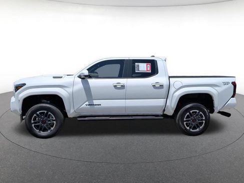 Used 2025 Toyota Tacoma TRD Sport AWD/4WD image 3