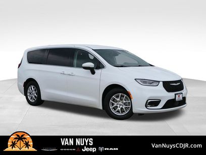 Used 2023 Chrysler Pacifica Touring-L