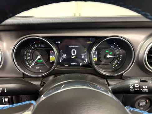 Used 2023 Jeep Wrangler Unlimited Rubicon 4xe w/ Cold Weather Group AWD/4WD image 24