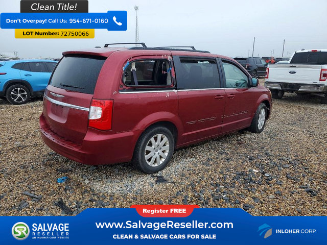 Used 2013 Chrysler Town & Country Touring FWD image 4