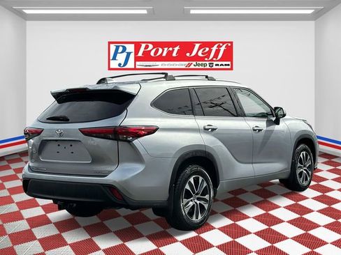 Used 2022 Toyota Highlander XLE image 5