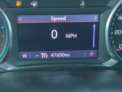 Used 2023 Chevrolet Traverse LT FWD image 11