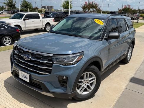 New 2026 Ford Explorer Active w/ Active Comfort Package RWD image 3