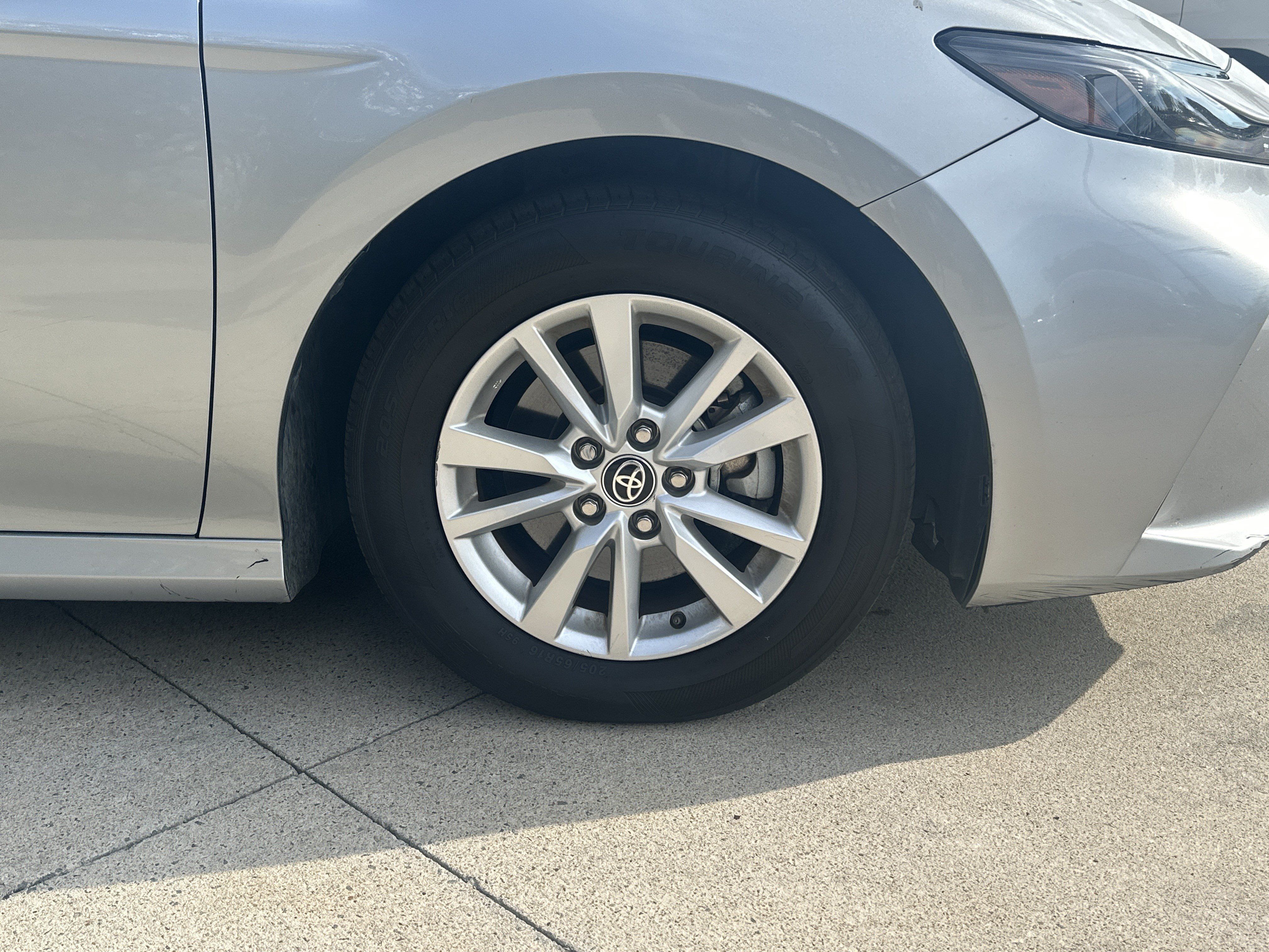 Used 2025 Toyota Camry LE FWD image 18