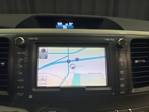 Used 2011 Toyota Sienna XLE w/ Premium Pkg AWD/4WD image 14
