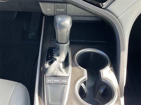 Used 2024 Toyota Camry SE image 15