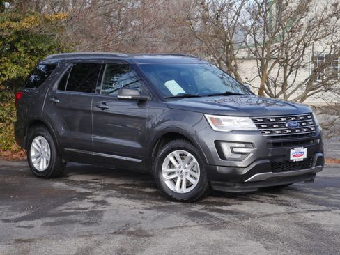 Certified 2017 Ford Explorer XLT w/ Equipment Group 202A image 29