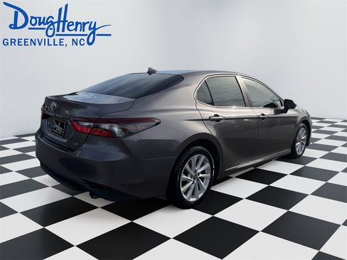 Used 2023 Toyota Camry LE image 5