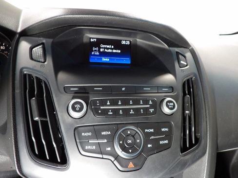 Used 2018 Ford Focus SE FWD image 14