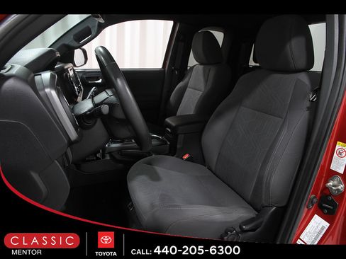 Certified 2019 Toyota Tacoma TRD Sport AWD/4WD image 5