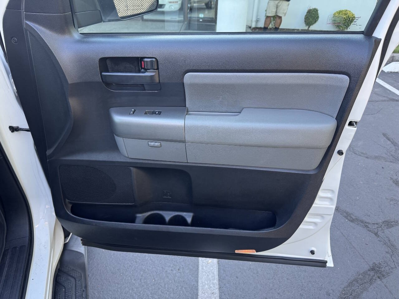 Used 2016 Toyota Sequoia SR5 AWD/4WD image 18