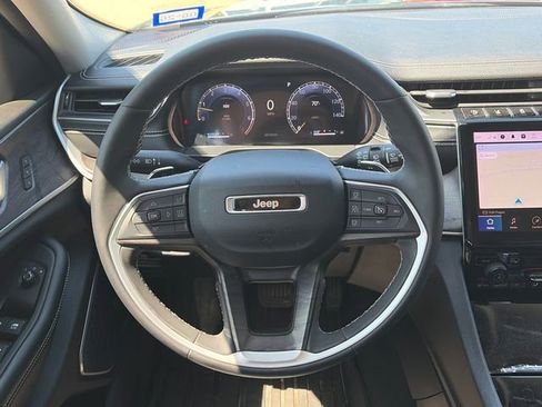 Used 2023 Jeep Grand Cherokee L Limited image 13