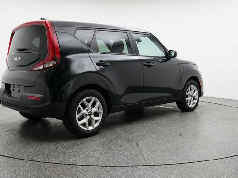Used 2025 Kia Soul LX w/ LX Technology Package FWD image 9