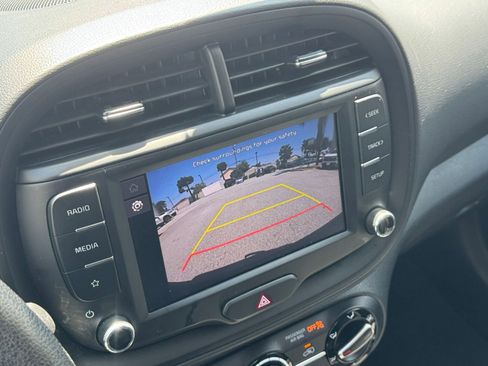 Used 2025 Kia Soul LX w/ LX Technology Package FWD image 22