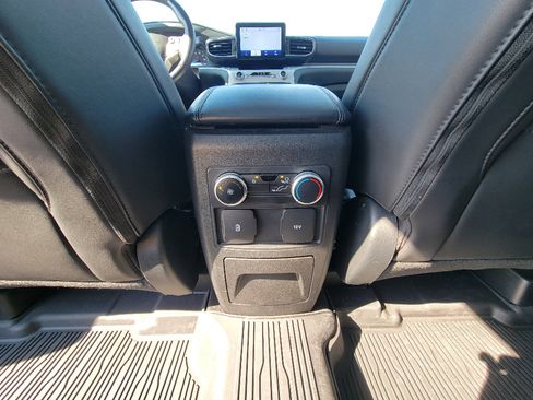 Used 2023 Ford Explorer XLT w/ Equipment Group 202A AWD/4WD image 30