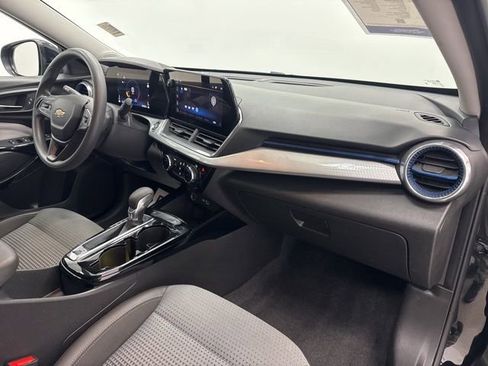 Used 2024 Chevrolet Trax LT image 28