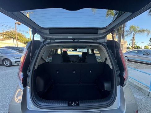 Used 2025 Kia Soul LX w/ LX Technology Package image 29