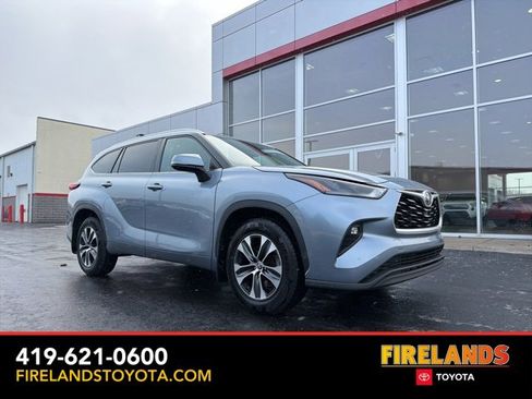 Certified 2022 Toyota Highlander XLE image 1