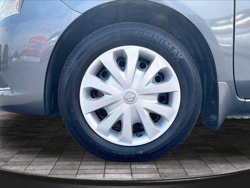 Used 2016 Nissan Versa SV w/ Fog Lights Package FWD image 10