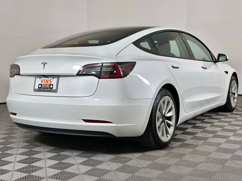 Used 2023 Tesla Model 3 Standard Range image 4