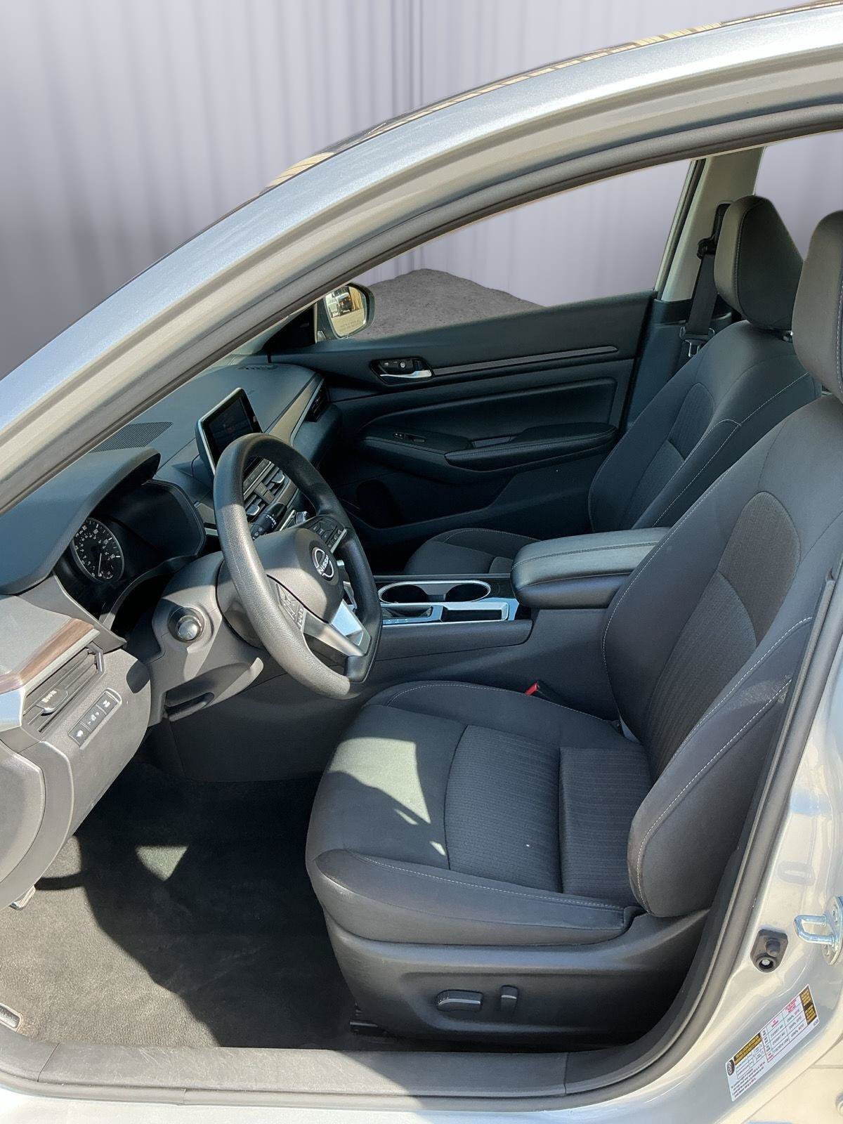 Used 2024 Nissan Altima 2.5 SV FWD image 16