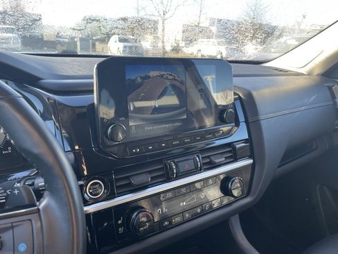 Used 2023 Nissan Pathfinder Platinum image 17