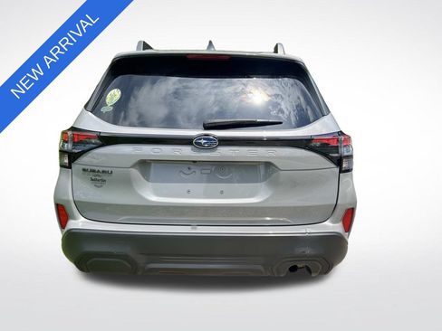 Used 2025 Subaru Forester Premium w/ Convenience Package #2 AWD/4WD image 3