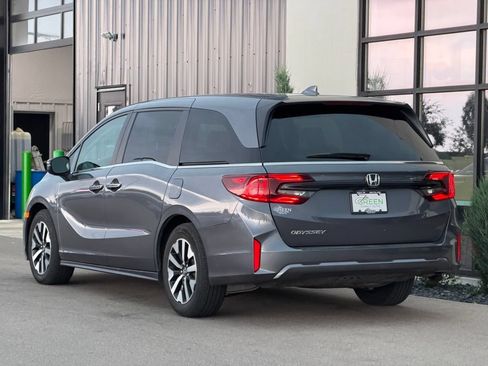 Used 2025 Honda Odyssey EX-L image 3