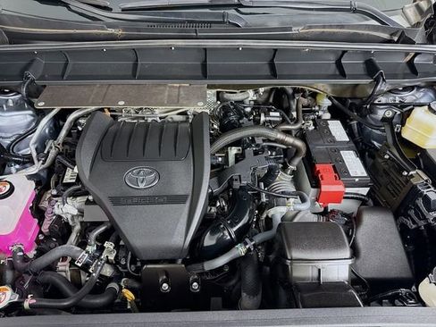 Used 2023 Toyota Highlander LE FWD image 28