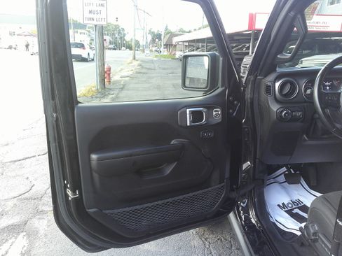 Used 2021 Jeep Wrangler Unlimited Sport image 15