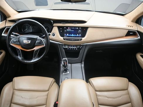 Used 2018 Cadillac XT5 Platinum w/ Driver Assist Package AWD/4WD image 12