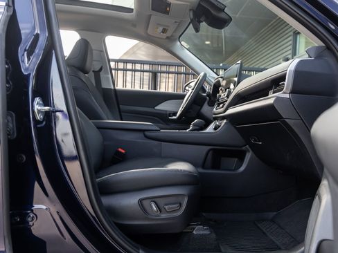 Used 2025 Toyota Grand Highlander AWD image 39